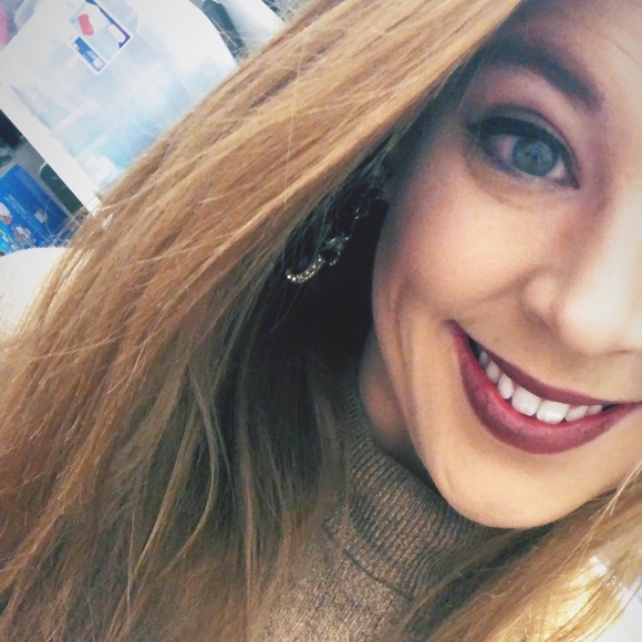 Meet your Posher, Tori - Picture 1 of 1